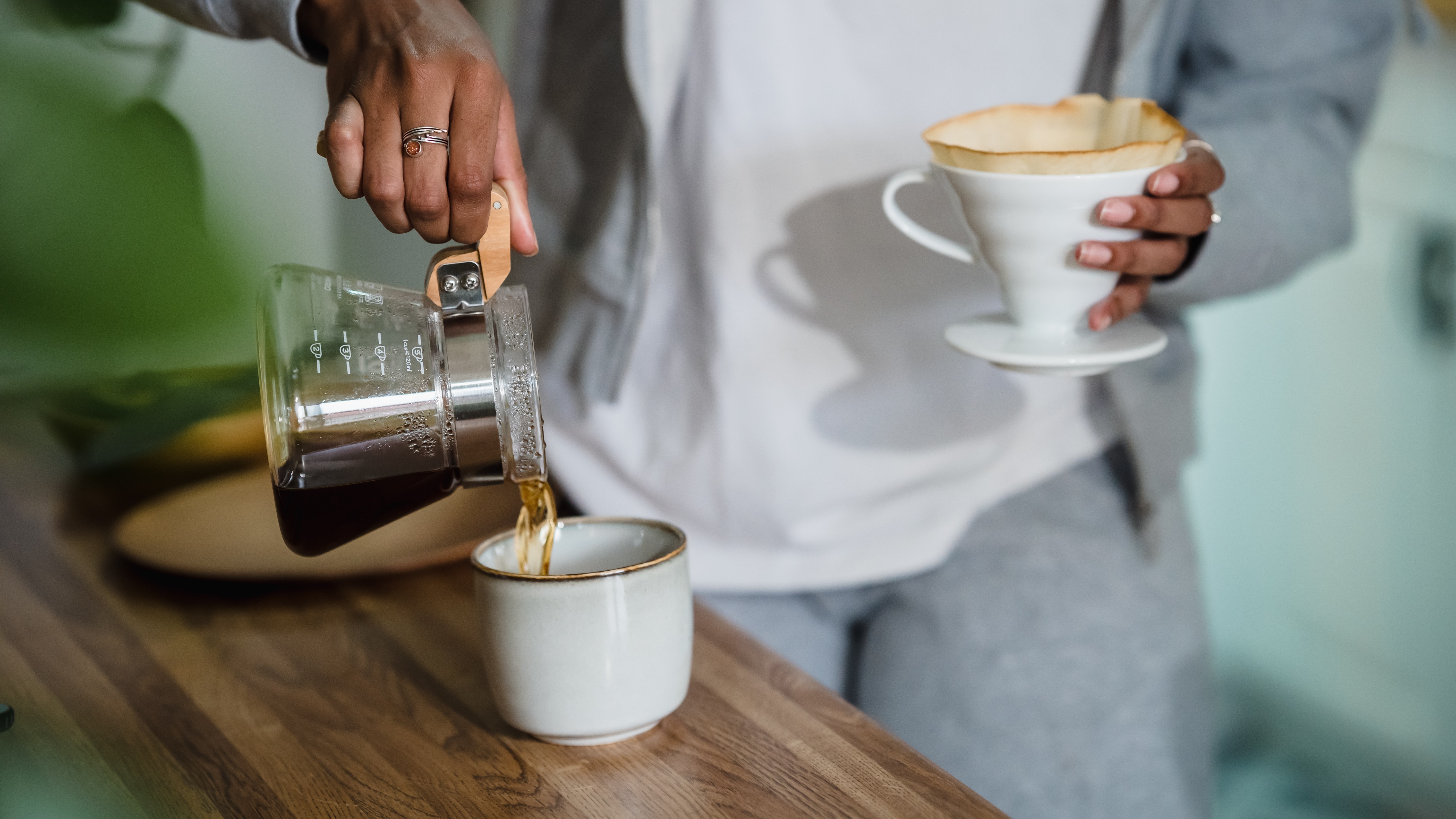 Kaffee eingießen 